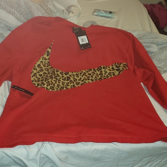 red nike cheetah